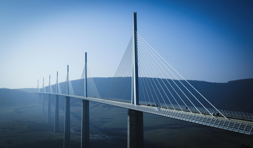 Midi-Pyrénées (Viaduc de Millau)